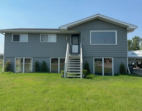 122 S 3 Street W, Magrath, AB, T0K1J0 | Card Image