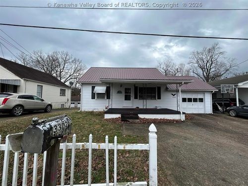 3302 Thomas Ave, Huntington, WV, 25705-2812 | Card Image