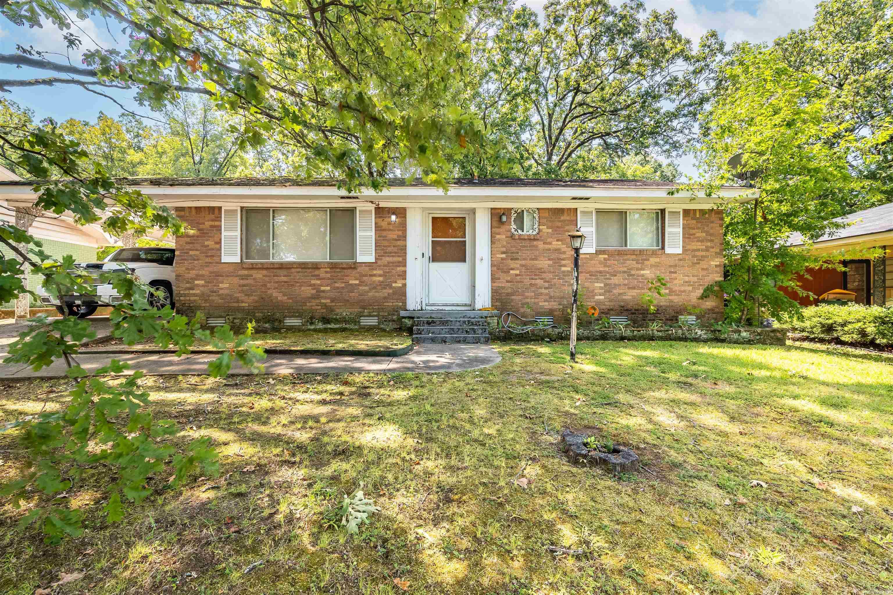 Gregory Ln, Little Rock, AR 72205