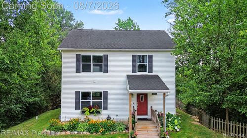 2327 Hammerslea Rd, Lake Orion, MI, 48359-1625 | Card Image