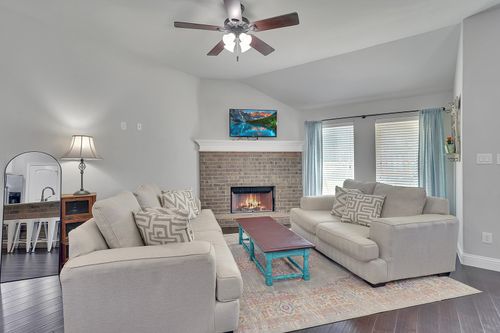 4017 Kensington Dr, Sanger, TX, 76266-3410 | Card Image