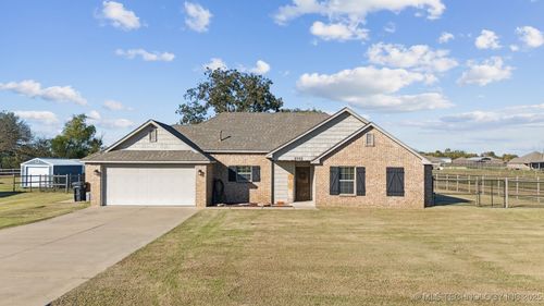 2305 Latigo Ln, Oologah, OK, 74053-5304 | Card Image
