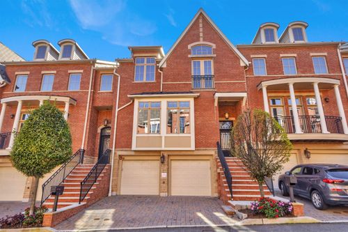 17 Moorings Ln, Edgewater, NJ, 07020-4300 | Card Image