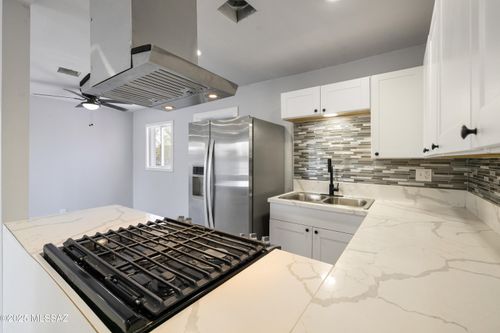 5609 E Juarez St, Tucson, AZ, 85711-5516 | Card Image