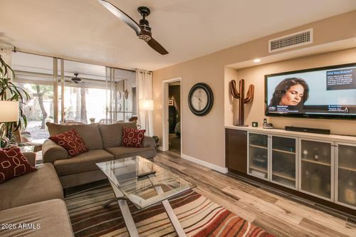b133-7625 E Camelback Rd, Scottsdale, AZ, 85251-2105 | Card Image