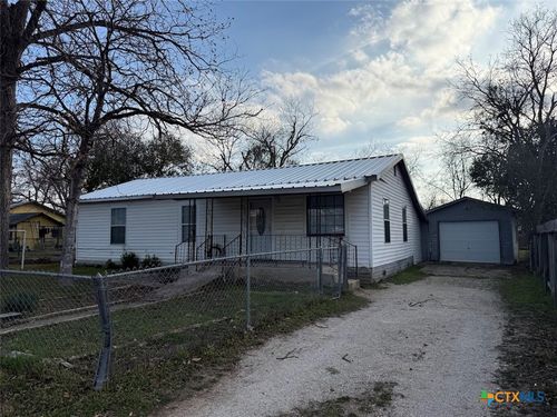 784 Samuels St, New Braunfels, TX, 78130-4672 | Card Image