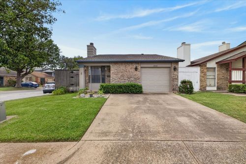 2802 Southern Cross Dr, Garland, TX, 75044-6240 | Card Image