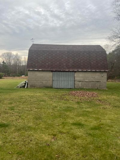 Barn has 4 horse stalls and loft | Image 3