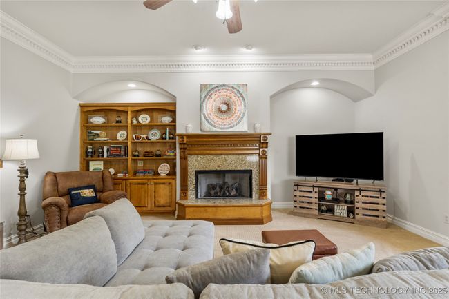 living room | Image 19