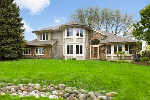 5N191 Fox Bluff Dr, St. Charles, IL, 60175-5175 | Card Image