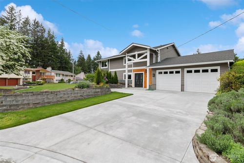136 145th Ave Ne, Bellevue, WA, 98007-4974 | Card Image
