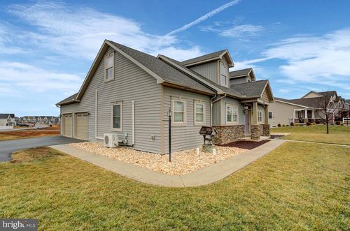 702 Southwood Dr, SHIPPENSBURG, PA, 17257-8028 | Card Image