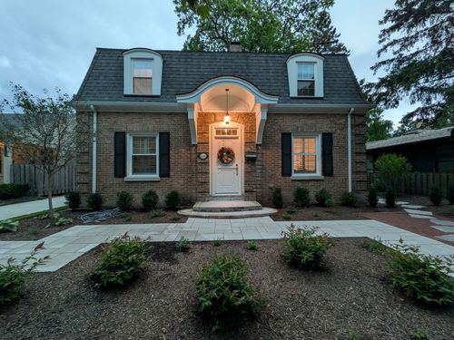 2741 Lincolnwood Dr, Evanston, IL, 60201-1240 | Card Image
