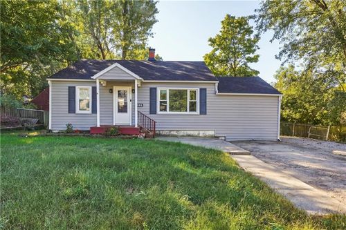 413 E Black Diamond St, Richmond, MO, 64085-1475 | Card Image