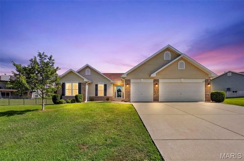 151 Riverdale Woods Cir, O Fallon, MO, 63366-1551 | Card Image