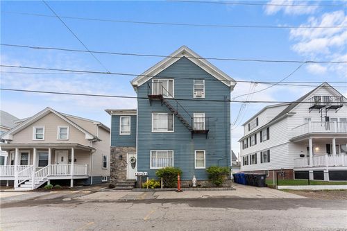 384 Juniper Street, East Providence, RI, 02914 | Card Image