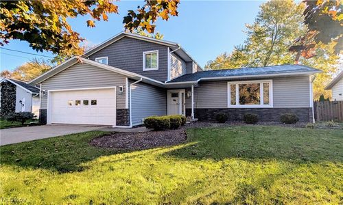 17567 Howe Rd, Strongsville, OH, 44136-6468 | Card Image