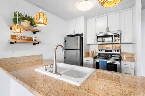 apt-10c-98-500 Koauka Loop, Aiea, HI, 96701-4586 | Card Image