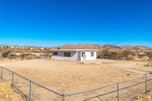 59200 Barron Dr, Yucca Valley, CA, 92284-5673 | Card Image