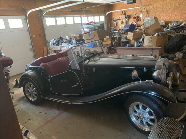 Inside view of the garage, classic car is not included | Image 9