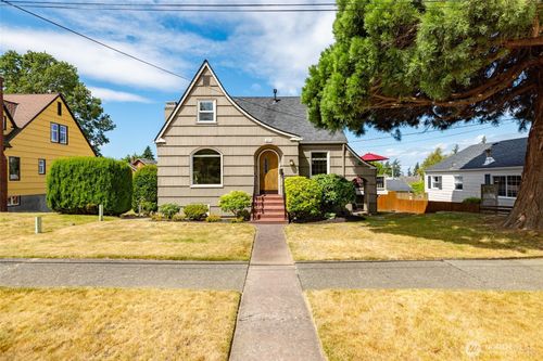 211 N 8th St, Mount Vernon, WA, 98273-3322 | Card Image