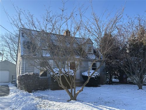 10 Jesse Davis Ln, Barrington, RI, 02806-4422 | Card Image