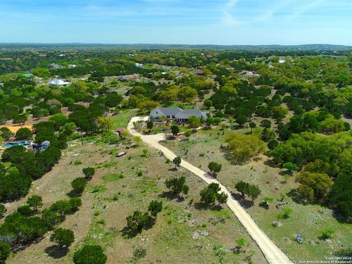 110 Hoskins Trl, Boerne, TX, 78006-7987 | Card Image