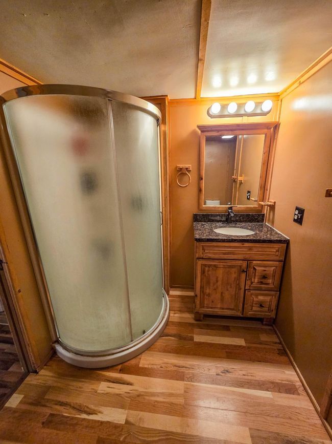 Bathroom | Image 17