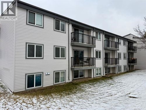 295 Columbia Blvd W, Lethbridge, AB, T1K4B8 | Card Image