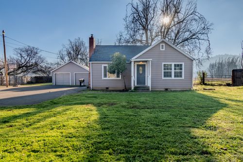 2441 S Stage Rd, Medford, OR, 97501-4242 | Card Image