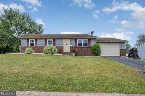 3756 Fox Chase Dr, Dover, PA, 17315-3702 | Card Image