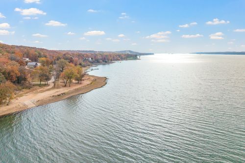 561 Eagle Shore Dr, Dover, TN, 37058-5410 | Card Image