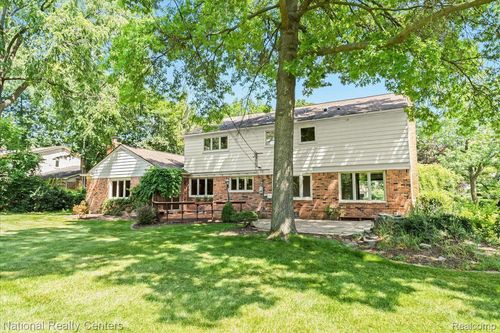 4258 Westover Dr, West Bloomfield, MI, 48323-2868 | Card Image