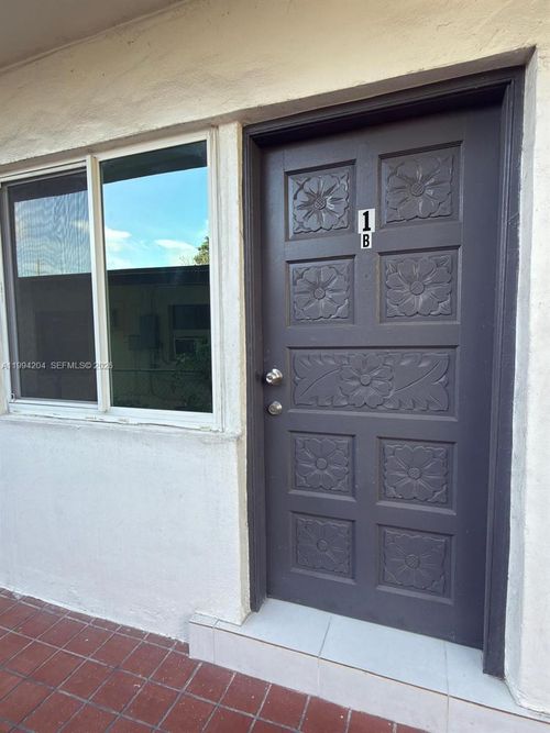 1b-2622 Nw 24th St, Miami, FL, 33142-7286 | Card Image