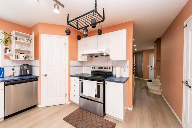 39 Taravista Mews Ne, Home with 4 bedrooms, 2 bathrooms and 4 parking in Calgary AB | Image 6