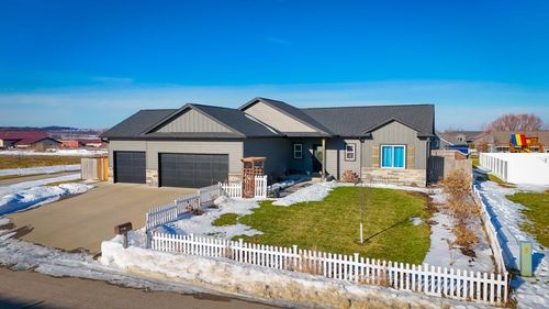 337 6th St Se, Dover, MN, 55929-2610 | Card Image