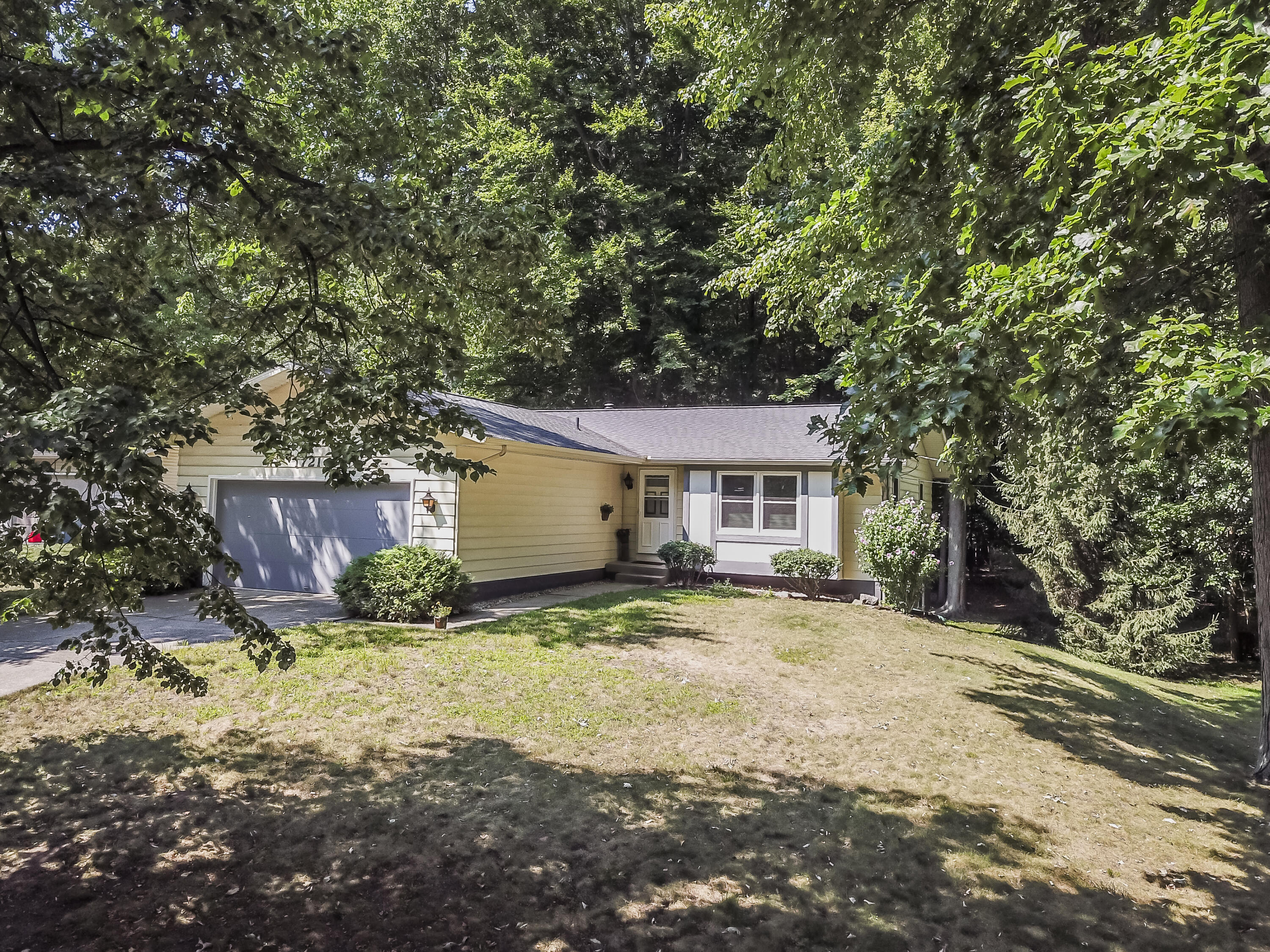 Dykhouse Ave, Grand Haven, MI 49417