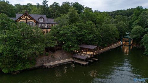 721 Three Point Rd, Muscle Shoals, AL, 35661-4662 | Card Image