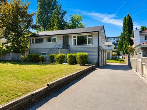 910 Robinson St, Coquitlam, BC, V3J4G6 | Card Image
