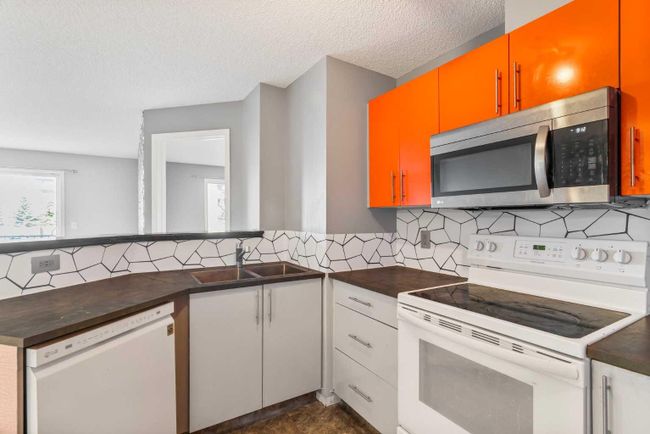 1205 - 16320 24 Street Sw, Home with 2 bedrooms, 2 bathrooms and 1 parking in Calgary AB | Image 6