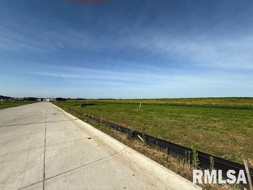 6988 Meghan Ave, Bettendorf, IA, 52722-6449 | Card Image