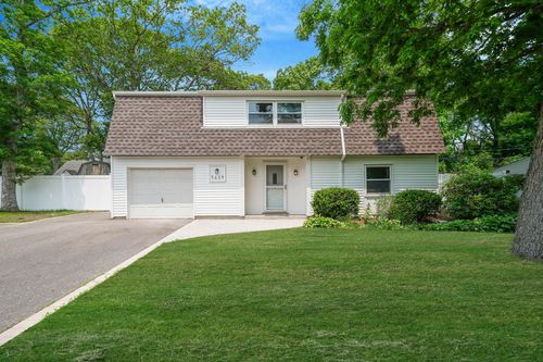 5439 Expressway Dr N, Holtsville, NY, 11742-1311 | Card Image