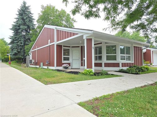 1 Szollosy Cir, Hamilton, ON, L9B1T8 | Card Image