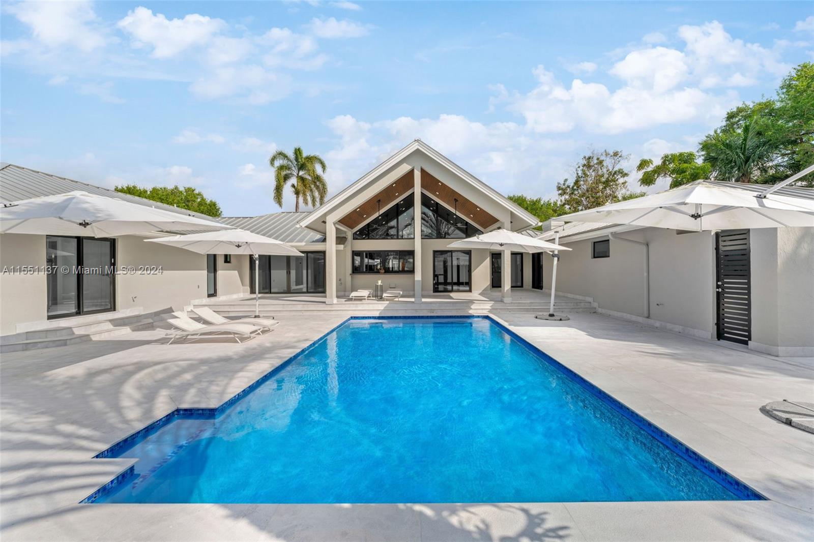 106th St, Pinecrest, FL 33156