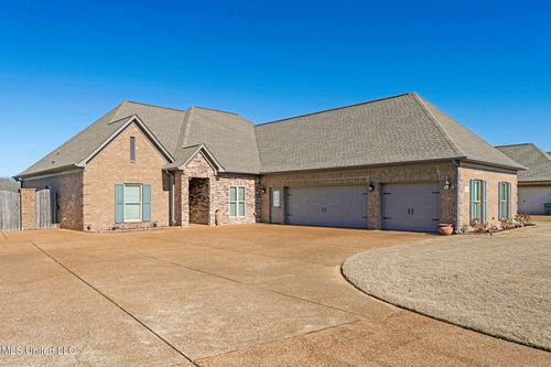 2190 Redbud Cv, Southaven, MS, 38672-7081 | Card Image