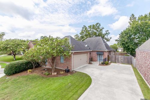 10131 Hillmont Ave, Baton Rouge, LA, 70810-7704 | Card Image