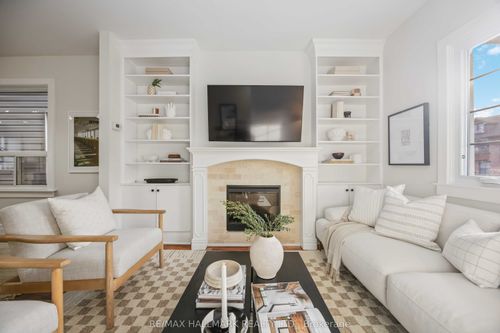 {{alt}} | Card Image