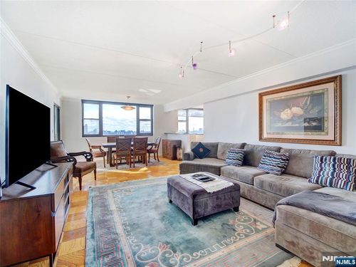 250 Gorge Rd, Cliffside Park, NJ, 07010-1301 | Card Image