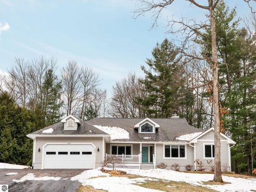 9111 Settlers Ln, Traverse City, MI, 49685-9087 | Card Image