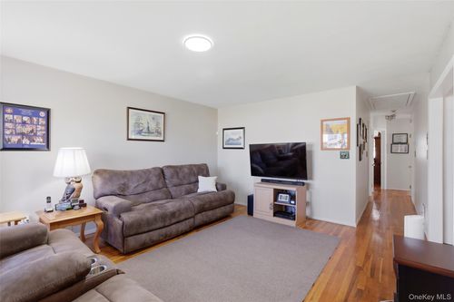 27 Calico Tree Rd, Smithtown, NY, 11788-2623 | Card Image